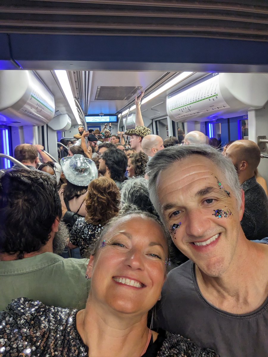 e_lo's tweet photo. Thanks @SoundTransit for getting the Beyhive to the 👑🐝 (and back again)! https://t.co/Ben3DFrLrh
