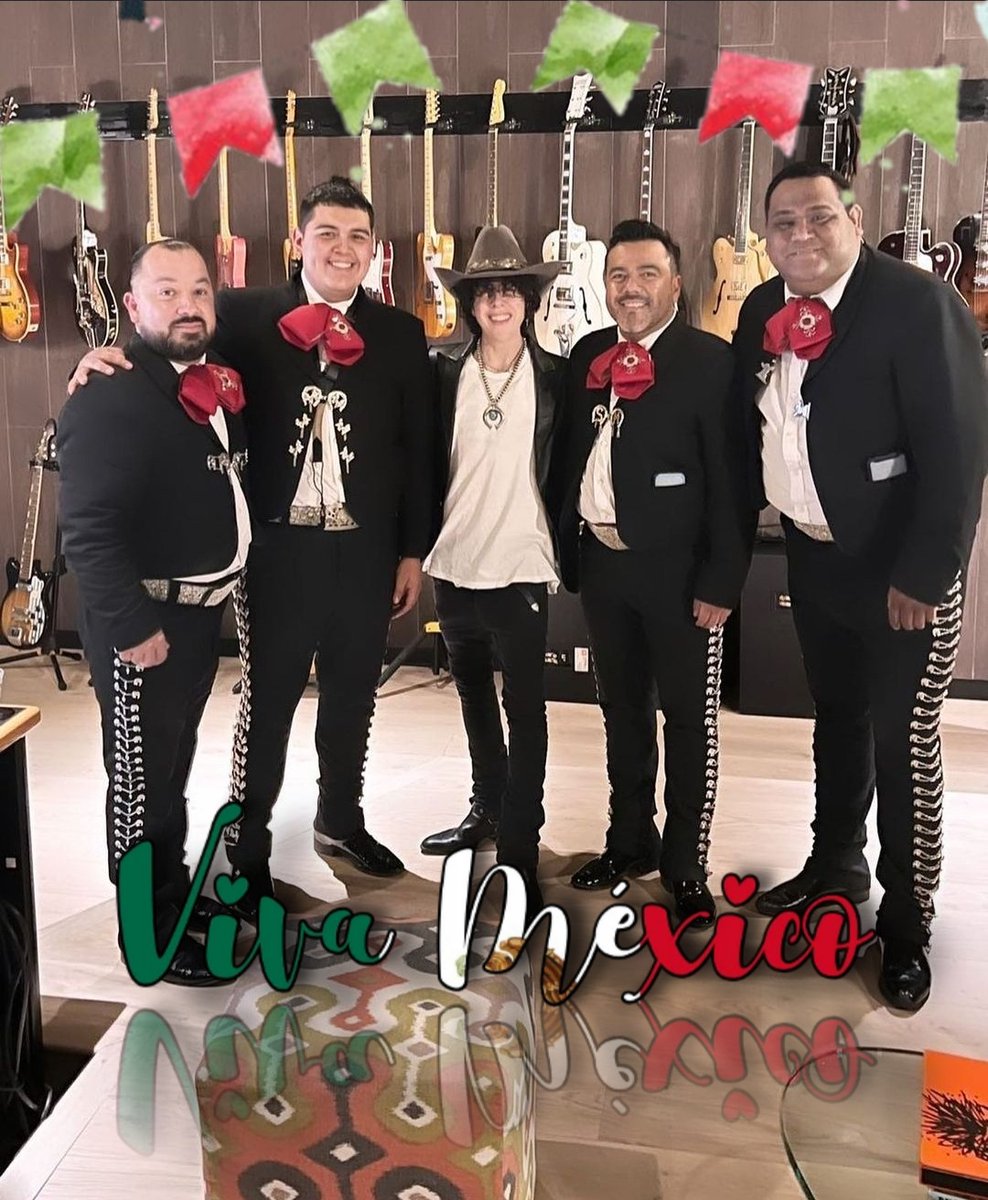 LPFanMexico's tweet photo. #LPFanMéxicoOficial les desea ¡Felices Fiestas Patrias!
¡Viva México! 🇲🇽
#LP
#LoveLines 💚 https://t.co/m5LbMP6wA2
