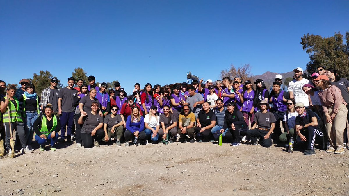gabimartinez33's tweet photo. ♻️ Nos sumamos al #Plogging en el Piedemonte de Godoy Cruz.

En el marco del #DíaMundialDeLaLimpieza🌎, nos reunimos con voluntarios/as y estudiantes para cuidar la flora y fauna del lugar.

#GCSustentable
#CreciendoJuntos https://t.co/X9BkhGftQA