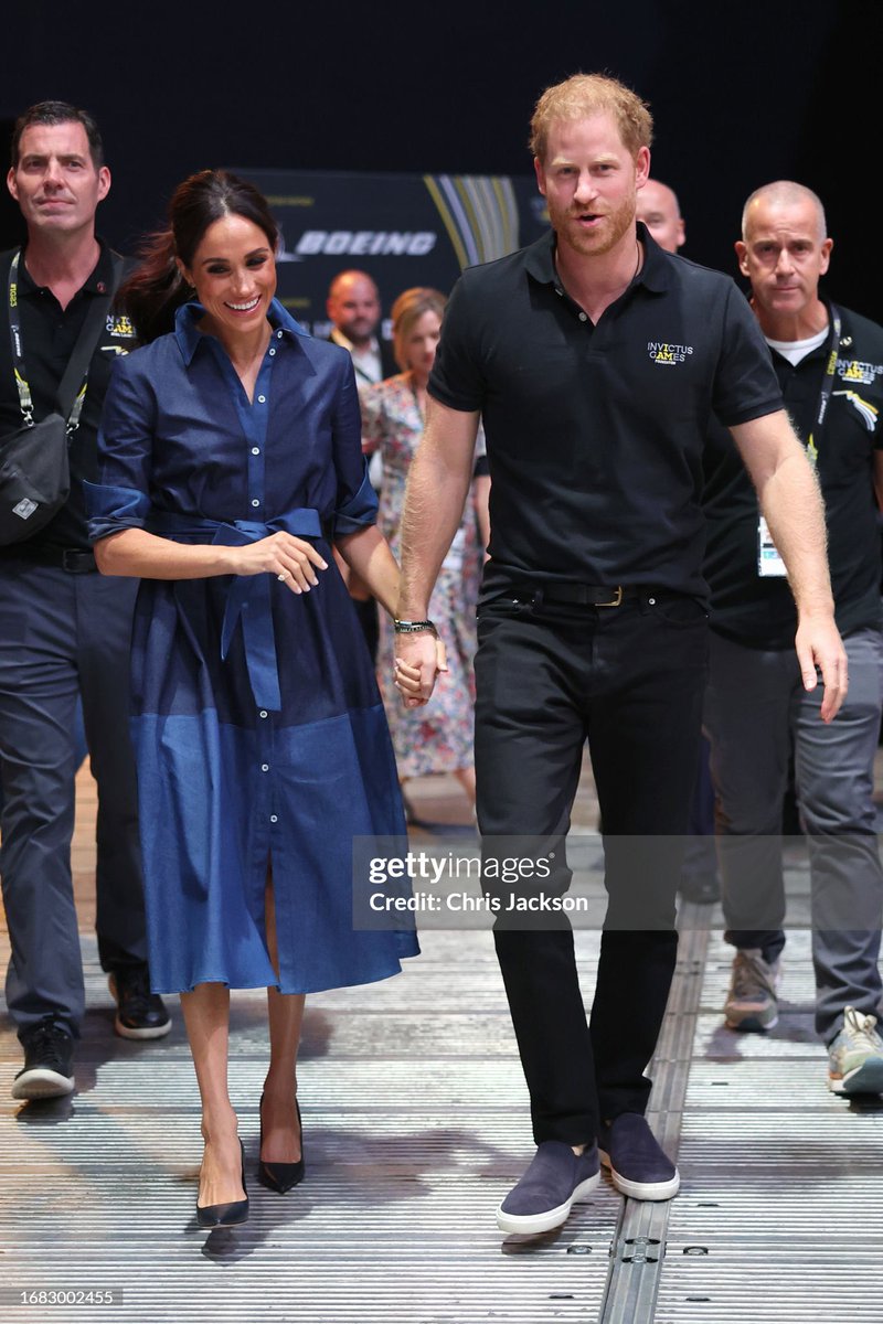 sunrayleo1's tweet photo. Who else watching #InvictusTeam Poland 🇵🇱 v #InvictusTeam Colombia 🇨🇴 play the final of sitting volleyball?

#HarryandMeghan are in thr building showing their support to the amazing finalists &amp; veterans. 

#InvictusGamesDuesseldorf2023 #InvictusGames2023 https://t.co/h5jFSaIhUo
