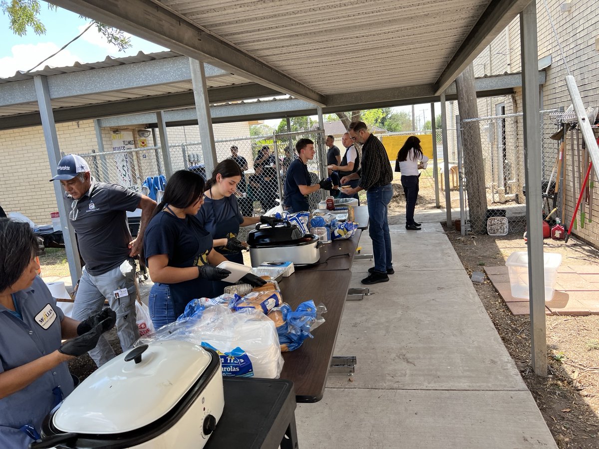 DJGaleana7's tweet photo. Having a wonderful time at our Friday afternoon cookout prepared and served by our students. #socialskills #foodhandlerslicense #IandGCenter #Owlitude #SSMESS #DistrictofChampions @gutiexfer @McAllenISD https://t.co/pKUZnwjQjb