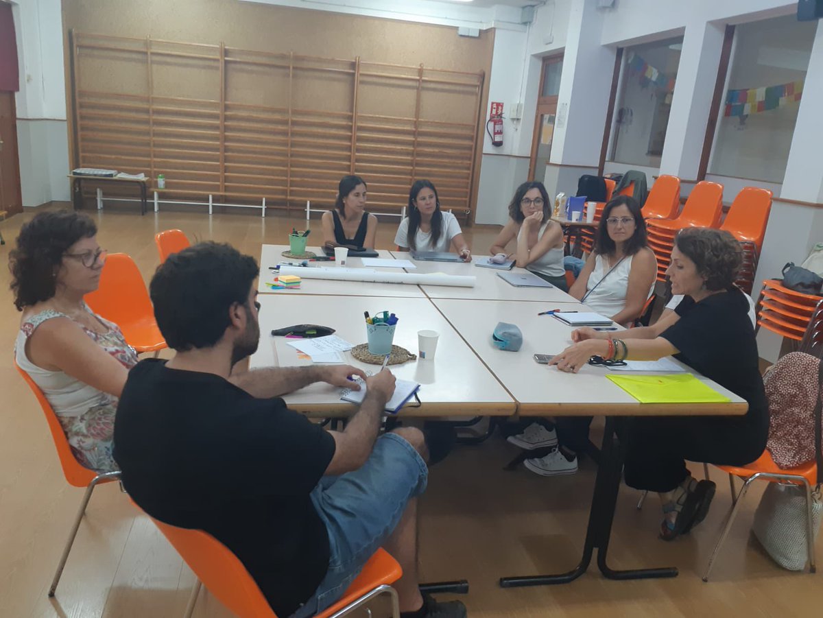 LID Barcelona - Centre de Lideratge Educatiu (@lid_barcelona) on Twitter photo Liderar el canvi per millorar l'aprenentatge dels alumnes! Les comunitats de líders s'han reunit avui: molts éxits i moltes ganes de liderar! Programa LID <a href="/formacio_FECC/">Formació FECC</a> Gràcies a l'equip de facilitadors <a href="/subimontse/">Montse Subirana</a> <a href="/xevisalvador/">XeVi</a> #lideratgeeducatiu Liderar el canvi per millorar l'aprenentatge dels alumnes! Les comunitats de líders s'han reunit avui: molts éxits i moltes ganes de liderar! Programa LID <a href="/formacio_FECC/">Formació FECC</a> Gràcies a l'equip de facilitadors <a href="/subimontse/">Montse Subirana</a> <a href="/xevisalvador/">XeVi</a> #lideratgeeducatiu