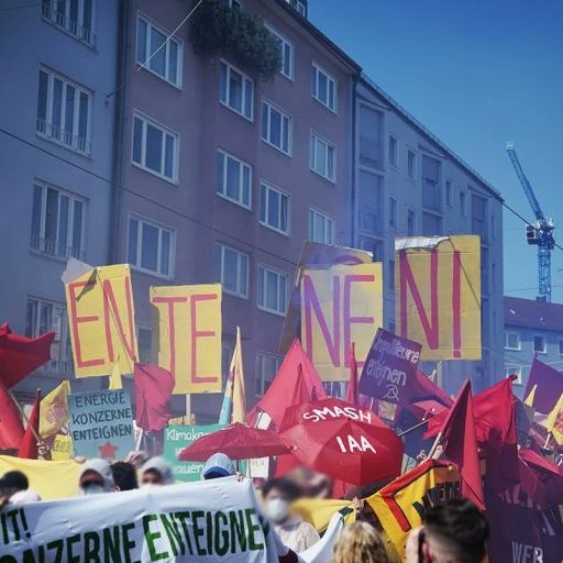 smashiaa's tweet photo. Schöne Bilder von der #blockiaa Demo am Sonntag! #smashiaa https://t.co/Rf73oAMswo