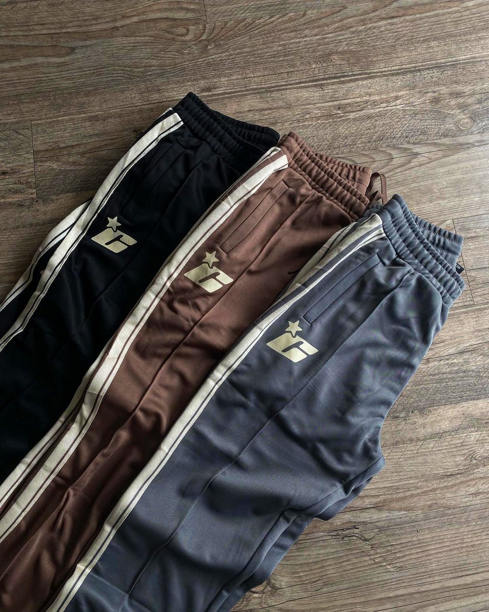 THIS WHAT YA WAITING ON ? 
“STAR C TRACKSUITS” JUST TOUCHED DOWN . Which one you getting ???? 

Luxury tracksuit , True size Fit , zipper bottom on both sides of pants. Sizes starting at Small - 2XLarge 🤧💐

- Black 
- Nudy Brown
- Slate Grey