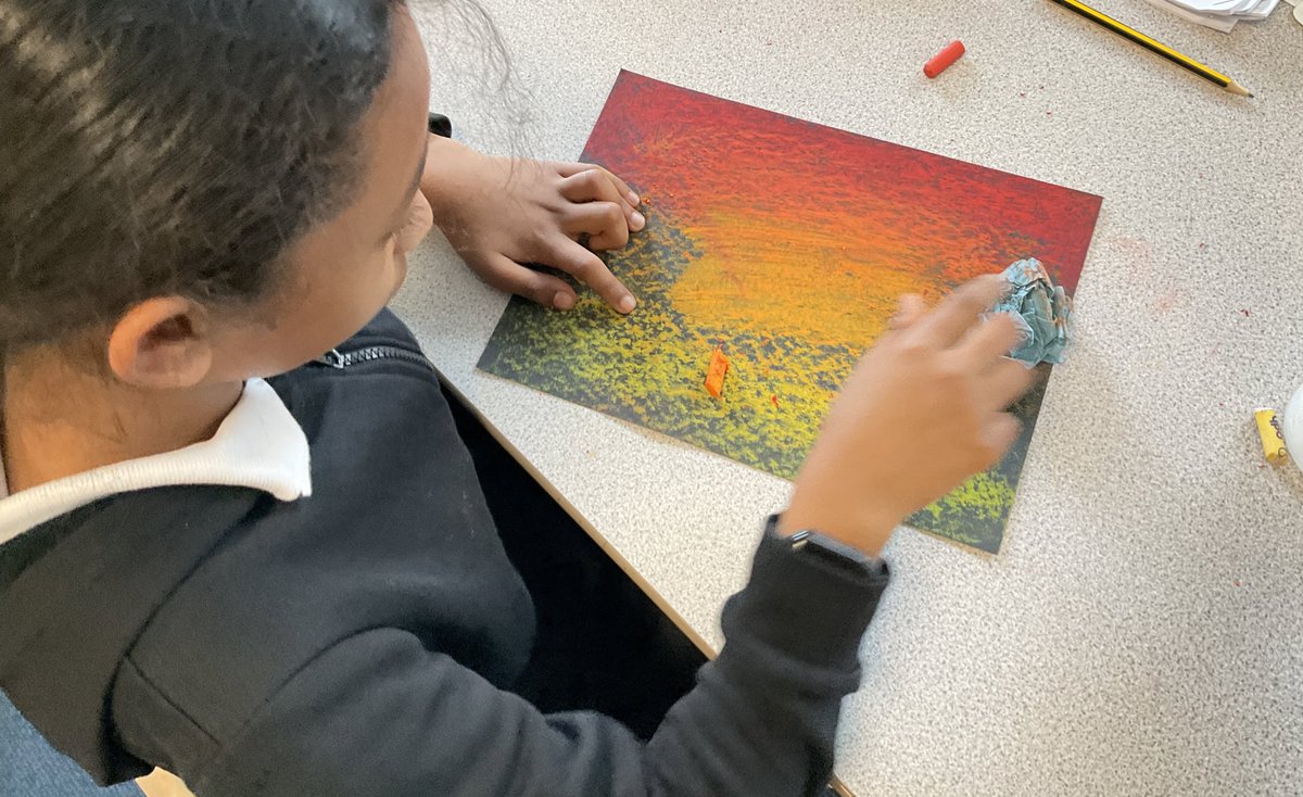 MrOBooth_HT's tweet photo. This afternoon, we kicked off our 20th Century Britain topic with some Blitz themed artwork. We envisioned what the night sky might look like before creating a silhouetted skyline https://t.co/cg3oJQHRgn