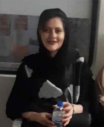 justferov's tweet photo. آخرین عکس، آخرین لبخند :)))💔
#مهسا_امينی‌‌ https://t.co/5IzjNG74XW