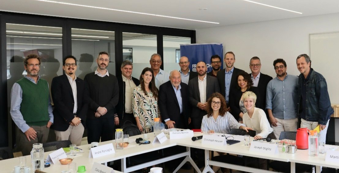 HeuserChristoph's tweet photo. Num momento de mudanças geopolíticas e geoeconômicas falamos com @JosephEStiglitz e @Martin_M_Guzman sobre potenciais para uma industrialização dos paises em desenvolvimento, para reformas necessárias e uma transformação socioecológica https://t.co/DLWZHTMXIV