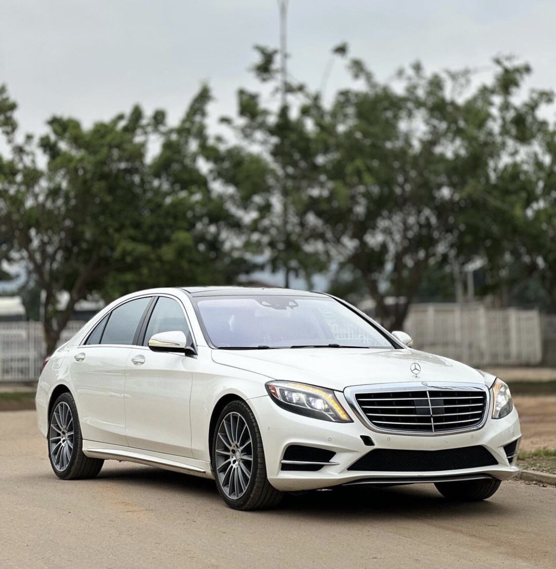 Automall_ng's tweet image. Mercedes Benz S550 2014 model
Price:38m
Duty: paid 
Location: Abuja 
#Mhizgold #CBNGOVERNOR #Deputygovernor 
@__yellows @Mvnaaa___ @bulamabukarti @_hafsat_paki @Ahmad_Gogel @Waspapping_ @saamaccido_ @aisha_yaGuda @A__yabo @el_uthmaan @Kha_dee_ja_tou @MSIngawa @abujarides Retweet