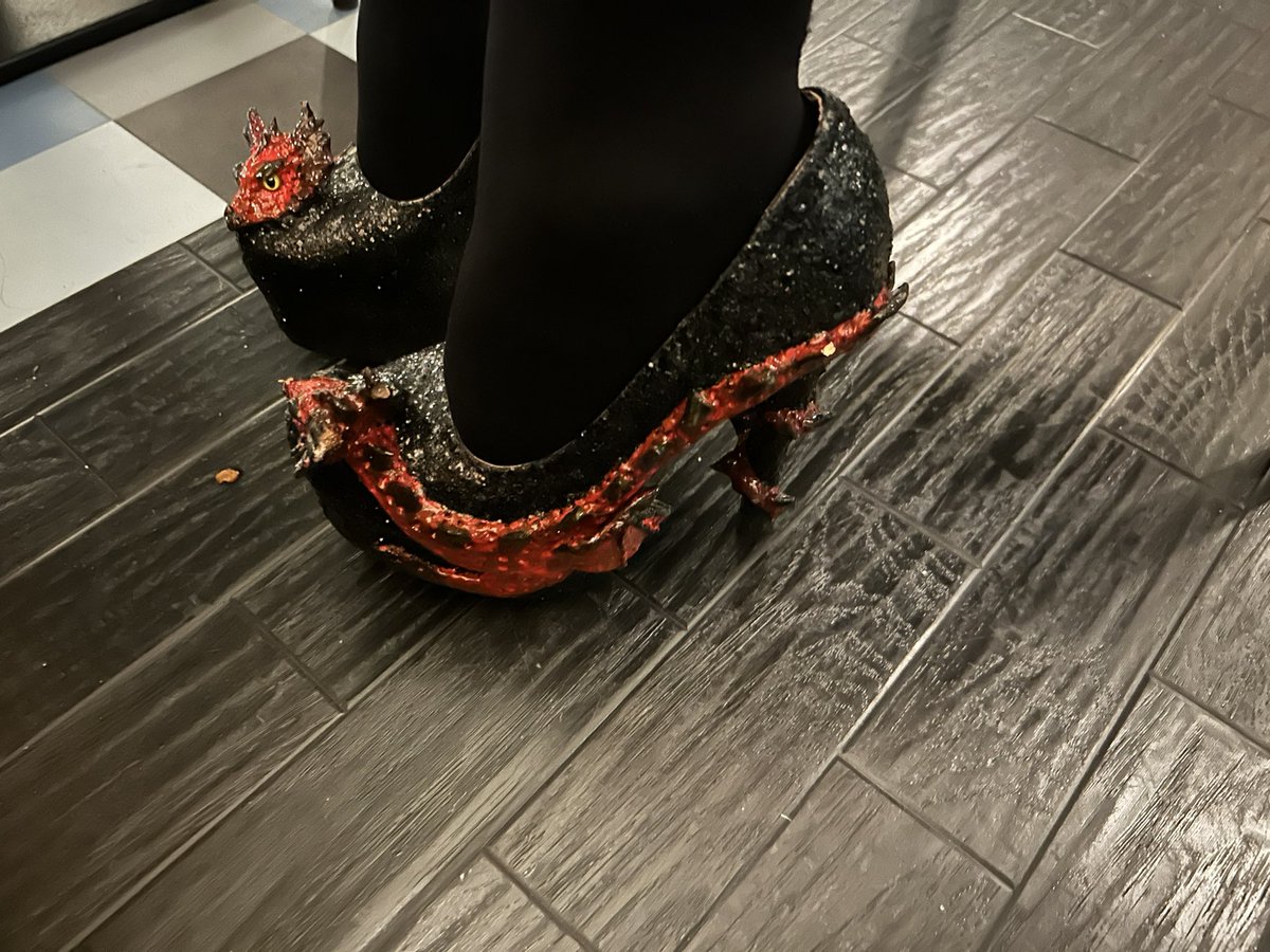 Best shoes at Fantasycon belong to @queenofgrimdark?