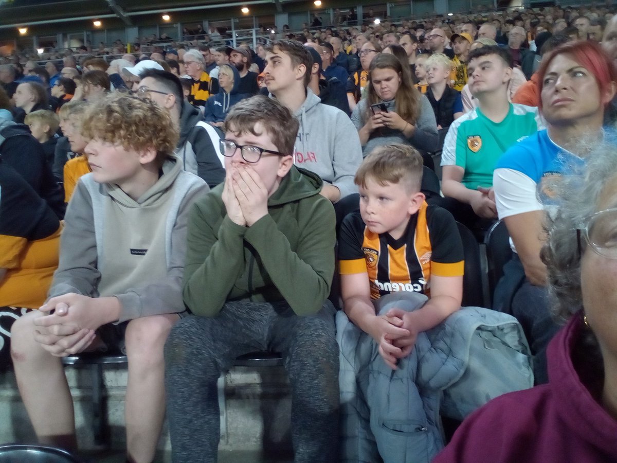 PeoniesEnvy63's tweet photo. I might be knackered after a busy week, but these 3 are worth the late night. Come on city! https://t.co/ELfzvZMXR4