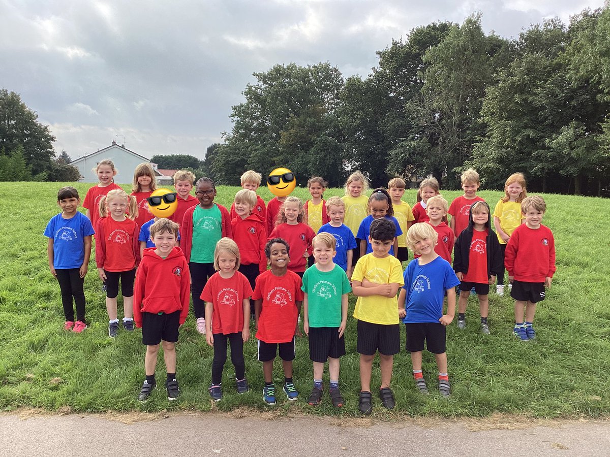 Llysfaen2029's tweet photo. What a fabulous first full week #1CS! Finished off with sunshine โ๏ธ and team games seeing how well we can work together. #HCI #HW #SuperMeSuperYou https://t.co/ngKMsAFuRs