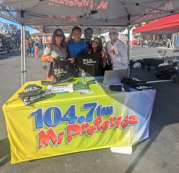 MclellandTj's tweet image. "Sintoniza 104.7 FM Mira Mira en la Feria Estatal de Utah 🎶📻 ¡Disfruta de la mejor música y entretenimiento en vivo en el #UtahStateFair! 🎪🎉 #MúsicaEnVivo #FeriaDeUtah #RadioFM"