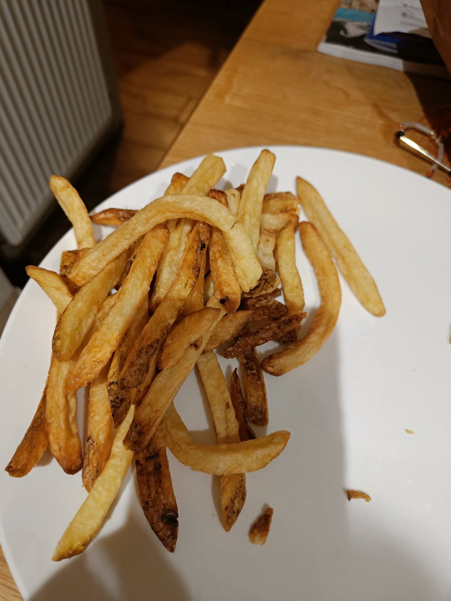 iam5tacey's tweet photo. Just got a @JustEatUK delivery from @FiveGuysUK and I paid £6 for this amount of fries.  Medium fries are supposed to feed 3 people https://t.co/UrIv6HnHoh
