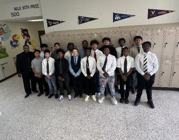 Byrd_Middle's tweet photo. Our @Byrd_Middle “I Am a Man” mentorship program has started for this school year. Mr. Ferguson is doing an amazing job leading these young men to success! #ProfessionalDay @Painting_artist https://t.co/Oq1QXXu9KP