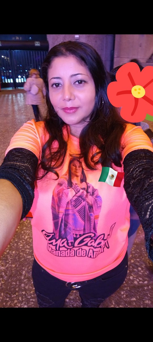 Adela_Ag93's tweet photo. Celebrando a una Reina!
Hoy es un día para celebrar doblemente 🥳
Para celebrar a una mujer excepcional por sus 49 años de vida artística 
La mejor de México @ANAGABRIELRL DTB 🙏
Y nuestra independencia mexicana
 ¡Viva México! 🇲🇽🎶🎉🎊🥳🥳
#AnaGabriel49AñosDeMúsica https://t.co/gOle5SzAYi