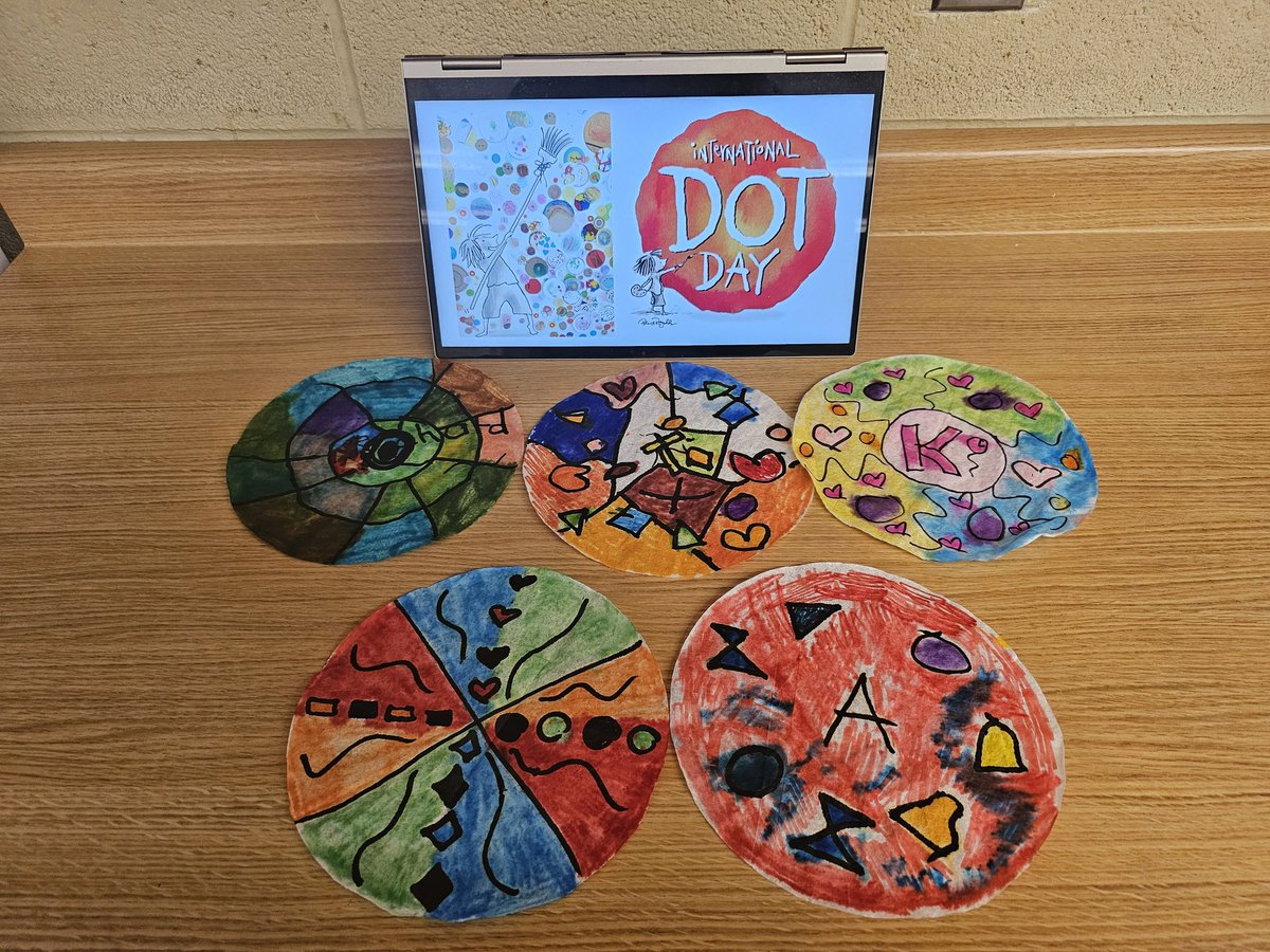 MsFKassar's tweet photo. Our FLS students at @StRobertCHS did an amazing job celebrating International Dot Day!! We are all artists and we all have a creative spirit. 🔴💕 @YCDSB @laurasawicky #InternationalDotDay https://t.co/lzhZ7ssKlm