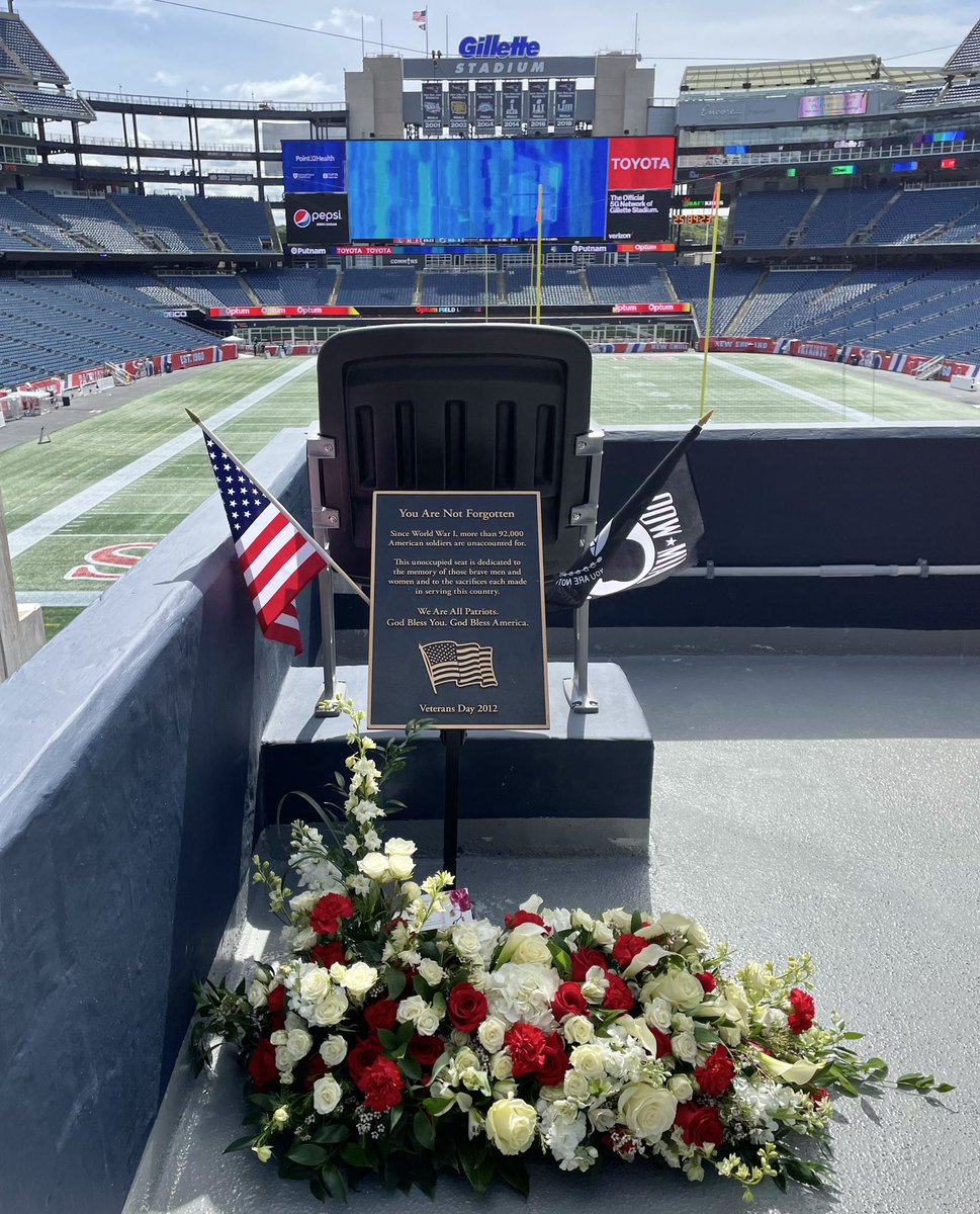 In 2012, Gillette Stadium became the first major professional sports venue to leave a seat permanently unoccupied in recognition of the many soldiers who are POW/MIA.

Today, on #POWMIARecognitionDay, a wreath has been placed alongside the seat as a sign of remembrance and…