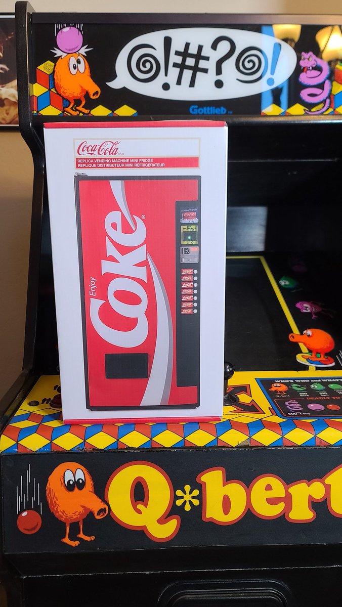 PDubsArcadeLoft's tweet image. New Wave Toys sent me a Coke Machine to Review.  First thing I noticed was they spelt Pepsi wrong 😉 

#NewWaveToys #Coke #CokeMachine #Replicade #Mini #Arcade #Decor #Collectible #Retro #nostalgia @NewWaveToys