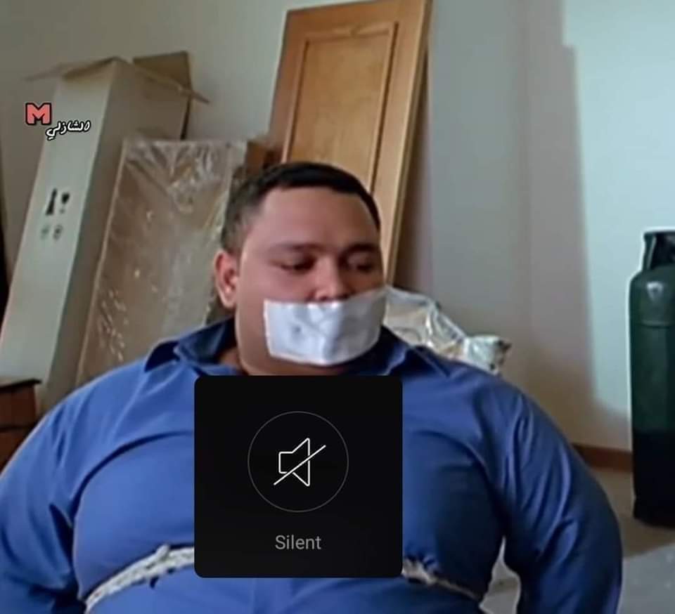 Egyptianmemees's tweet photo. الناس بتغير رنه موبايلها كل يوم ويحطوا حاجات جديده

موبايلي من يوم مشتريته : https://t.co/0dneD9ZVjL