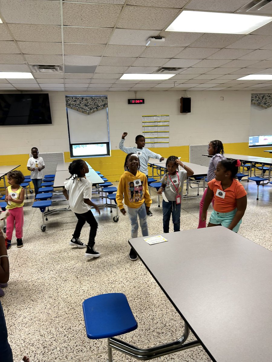 ErinYunker's tweet photo. We had a blast at our first Positive Impact Kid celebration! 🎉Students were celebrated for making an impact in their classrooms by being respectful, responsible, and safe this week. #IMPACT2Win #SPSCreatesAchievers @EFES_Proud @CoachDeversToo https://t.co/No5xBoS5X3