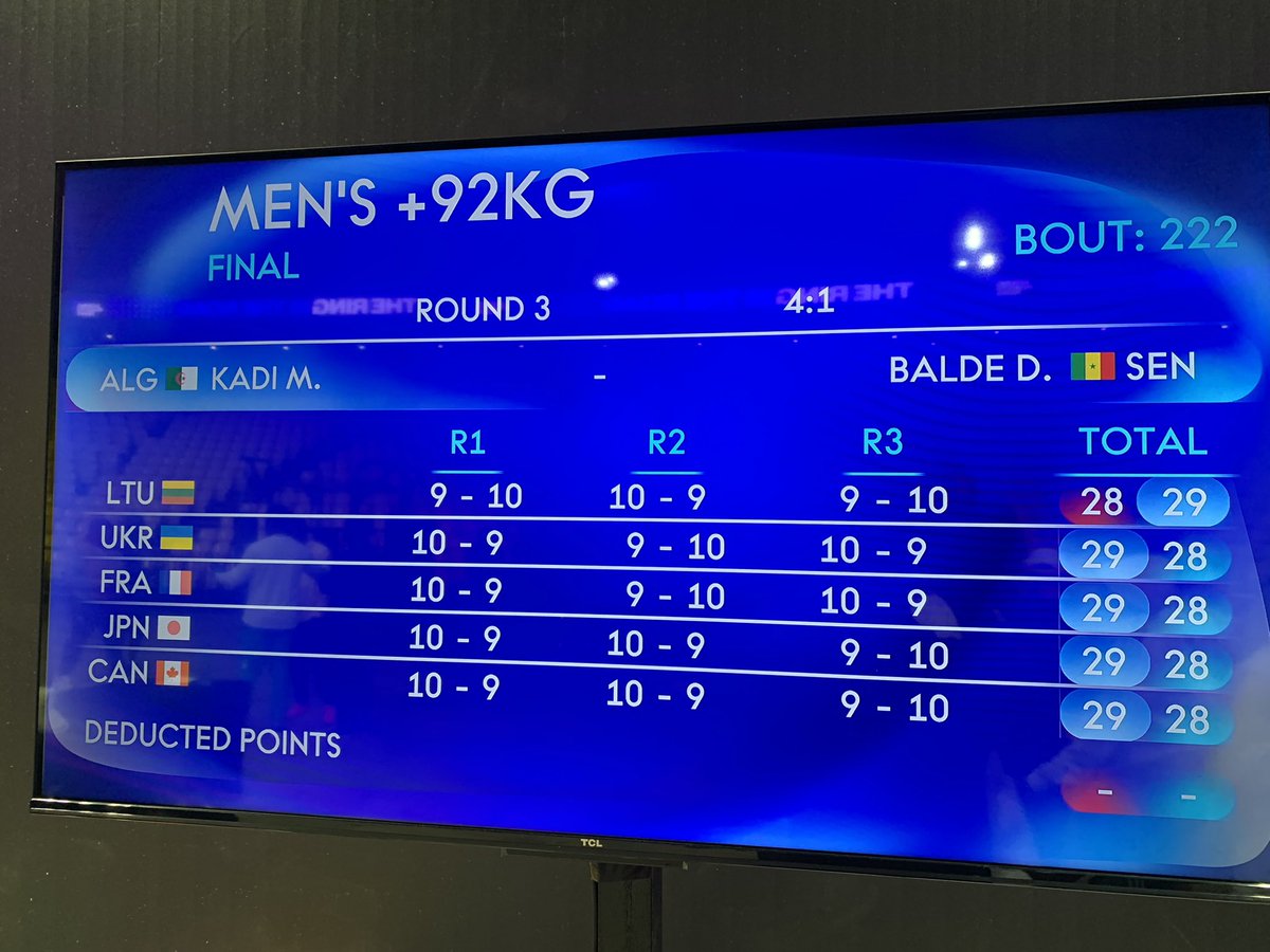 LGDFennec's tweet photo. Boxe : victoire et qualification aux JO pour Mourad Kadi chez les 92kg 🔥🇩🇿 !
🔴 Le puncheur algérien a battu un Sénégalais en finale à Dakar dans une ambiance survoltée 🥊😲
#Kadi #Paris2024 #boxeDZ https://t.co/HBzngSlvGr