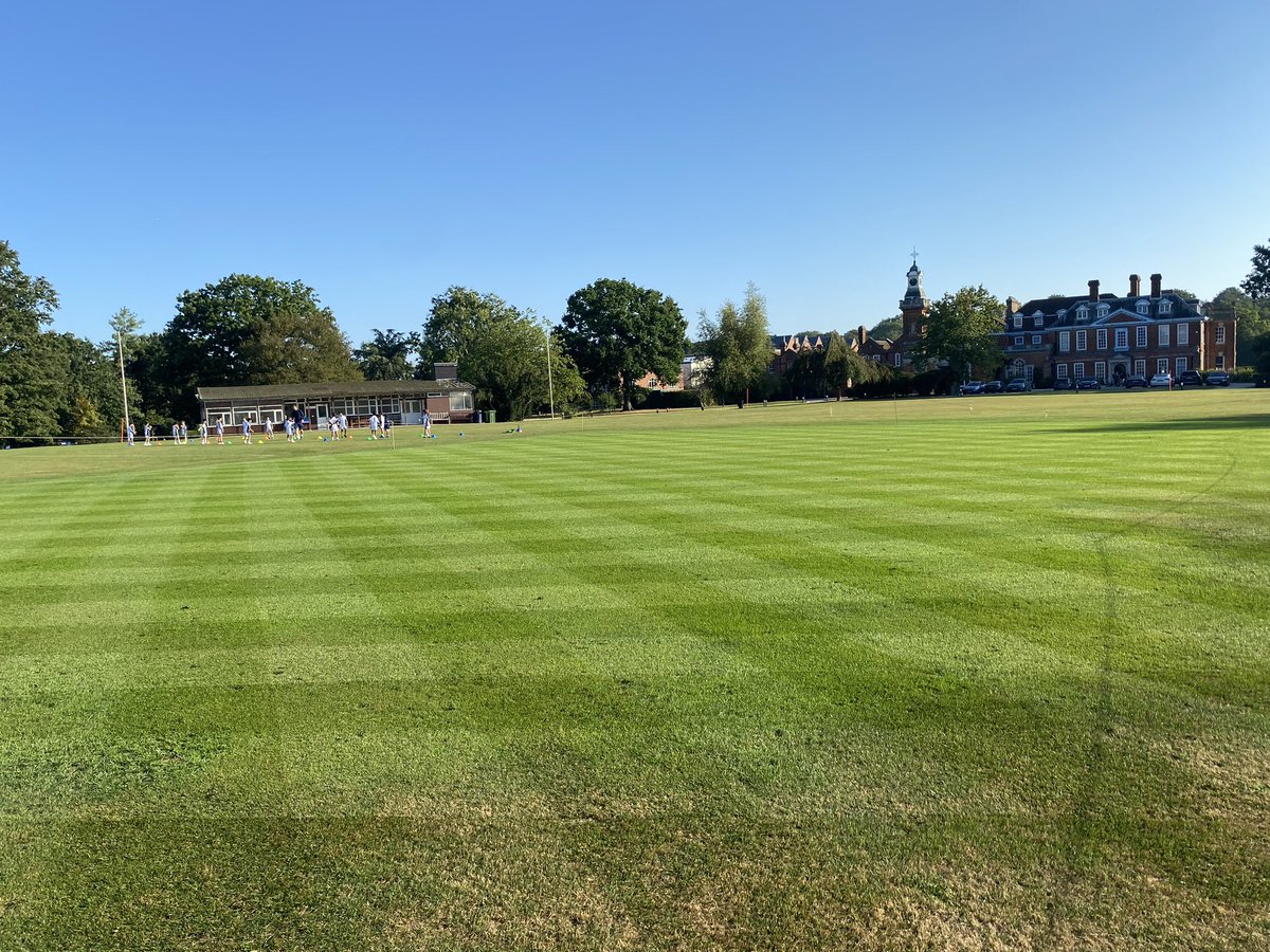 Double cut on the squares this morning with <a href="/DennisMowers/">Dennis Mowers</a> . <a href="/TurfCare_IRL_UK/">TurfCare</a> #pearl feed kicked in lovely. <a href="/MM_Seed/">MM Seed</a> flying even with pgr x3! <a href="/EllisFletcher20/">Ellis Fletcher</a> @_Craig_King_ <a href="/pippa_029/">Pippa Lewis</a>