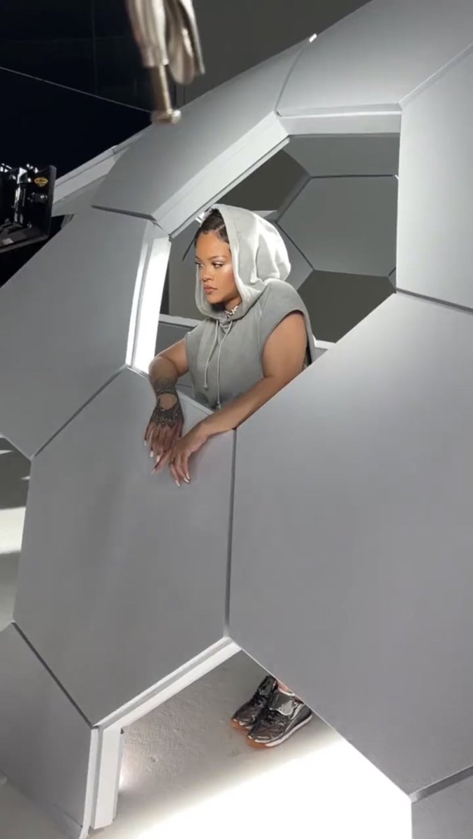 dcporty's tweet image. Rihanna and Becky for #FENTYxPUMA

#beckysangels