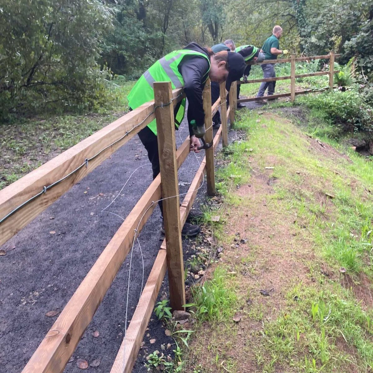 Team Tawd and Ranger Chris were out this morning putting the finishing touches to the new fence near where the weir was.