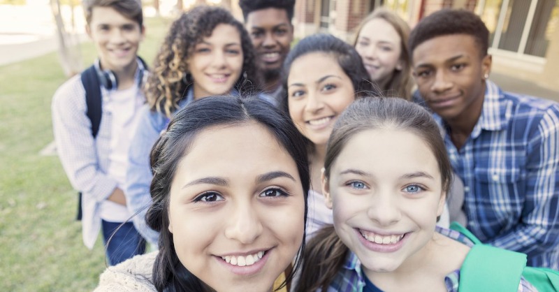 _ACELF's tweet photo. Célébrez la richesse et la diversité des accents francophones avec cette valorisante activité. Elle mènera vos élèves à lire ensemble des textes inspirants. #frcan #édufr #éduprof #BAP #activitépédagogique #constructionidentitaire
