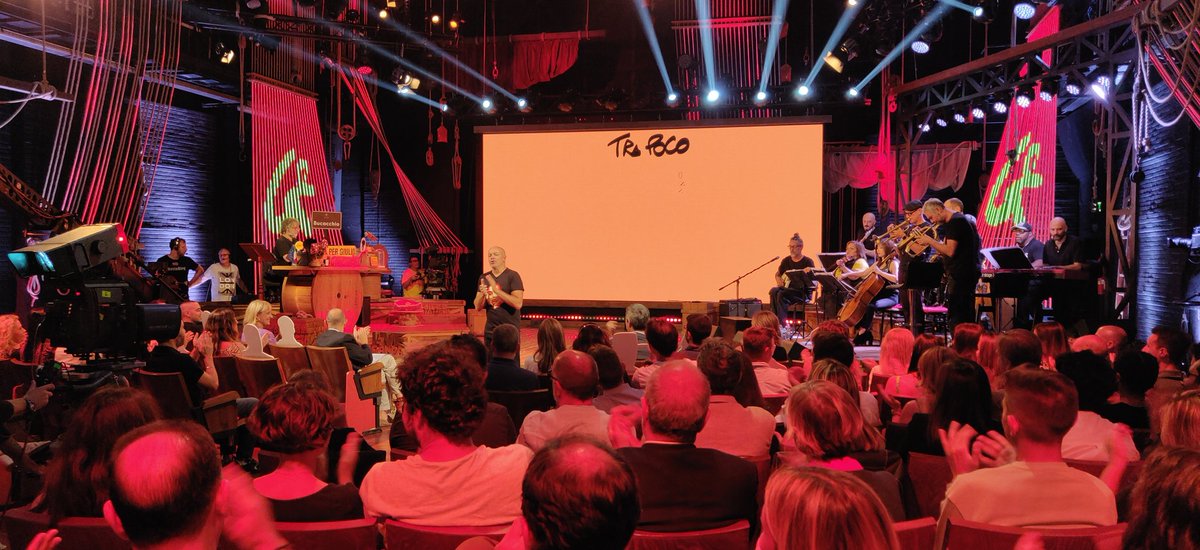welikeduel's tweet photo. Arriviamo tra pochissimo, dopo la pubblicità, con la prima puntata della nuova stagione di #propagandalive.
Non andate via. https://t.co/lBwV1phEKU