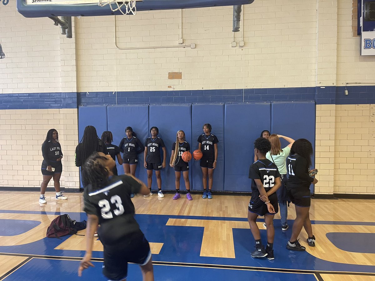 Behind the scenes of our picture day.  🥰 these young ladies. Can’t wait for the szn to start. It’s gonna be special🧸⛹🏽‍♀️