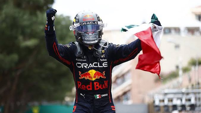 F1Katt's tweet photo. FELICES 250 GP @SChecoPerez  ❤️

250 Grandes Premios
14 compañeros
13 temporadas
5 constructores
6 motoristas
13 modelos
6 victorias (2.41 %)
3 pole positions (1.20 %)
11 vueltas rápidas (4.42 %)
34 pódiums (13.65 %)
31 abandonos (12.45 %)
1 420 puntos
380 vueltas lideradas
1 968 km liderados
13 855 vueltas recorridas
70 169 km recorridos