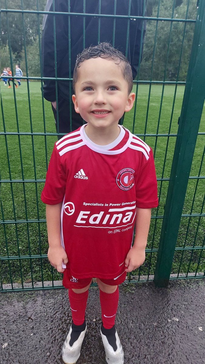 Br3ndyMoore's tweet photo. The wee man's 1st game tonight for Crewe United. Had a great time and is buzzing for the next 1. Thanks to the coaches 🔴⚪️ https://t.co/PNZkB0jLkm