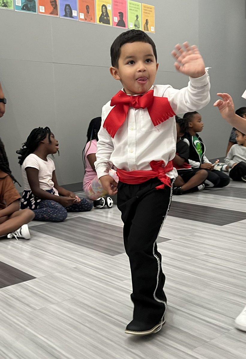 “If you have a dream, don't let anybody take it away.” -Selena Quintanilla
Riverchase celebrated the beginning of Hispanic Heritage Month today with a parade. ♥️ We would like to thank our families for helping make this possible! <a href="/CFBISD/">Carrollton-Farmers Branch ISD</a> <a href="/susanmachayo/">Susan Machayo</a> <a href="/EldredgeWendy/">Wendy Eldredge</a>