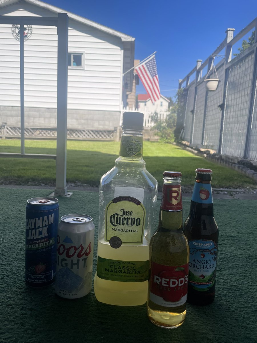 Friday Night Fire! 🔥 Drinks all ready! 🍻