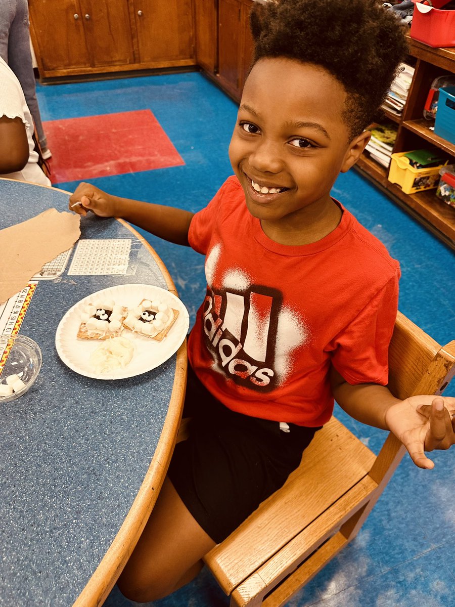 SNerwinski's tweet photo. Marshmallow sheep for Fun Friday! We made it through our first full week!! 🤍🤍 @johnsonschoolde #JESWildcats https://t.co/l9cXx7uzZl