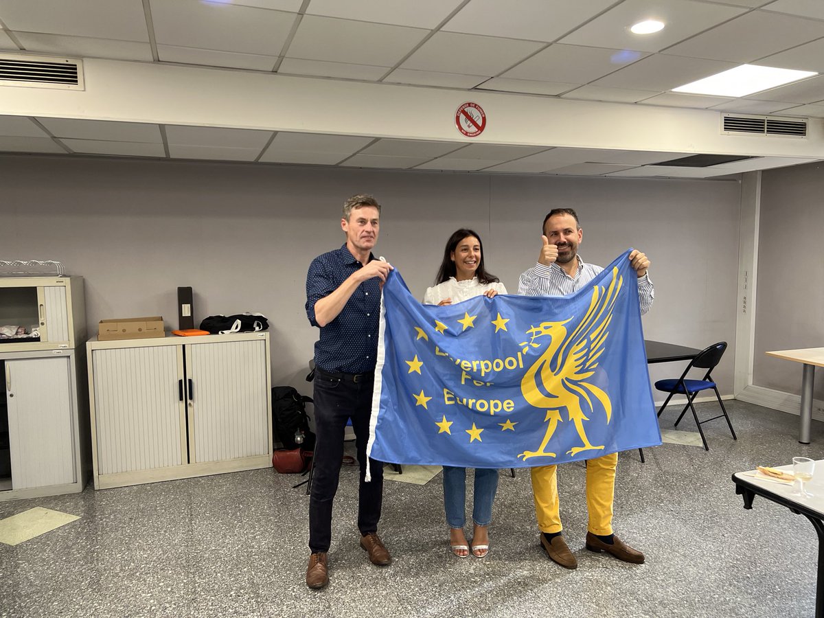 Heureux et fier de cette première soutenance en co-tutelle internationale Toulouse-Bristol que j’ai eu l’honneur de diriger avec <a href="/MartinHurcombe/">Martin Hurcombe</a>. Bravo à <a href="/marieperriere/">MP</a> et au jury 🇫🇷🇬🇧présidé par <a href="/NathalieVDuclos/">Nathalie Duclos</a>. Vive l’Entente Cordiale!