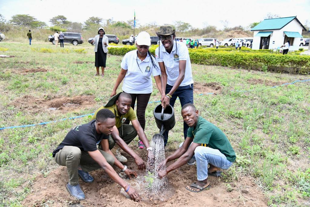 The 12th Mara Day celebration attracted diversified partners from #CBOs #CountyGovernments #Globalpartners and #InternationalAgencues with one key objective to conserve and protect Mara Basin ecosystem through conservatory strategies <a href="/Environment_Ke/">Ministry of Environment, Climate Change & Forestry</a> <a href="/EnviClimateC_Ke/">State Dept For Environment & Climate Change</a> <a href="/EAC_LVBC/">LVBC</a>
