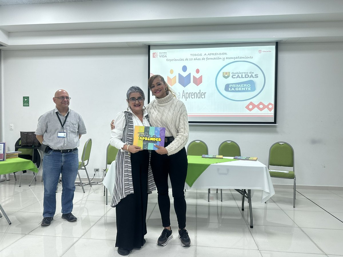 Daz4Grace's tweet photo. Agradezco al formador @fredycamps y a los líderes de @EducacionCaldas Carlos Calderón y César Benítez por apoyar este proceso de construcción. https://t.co/7APP6xg1hK