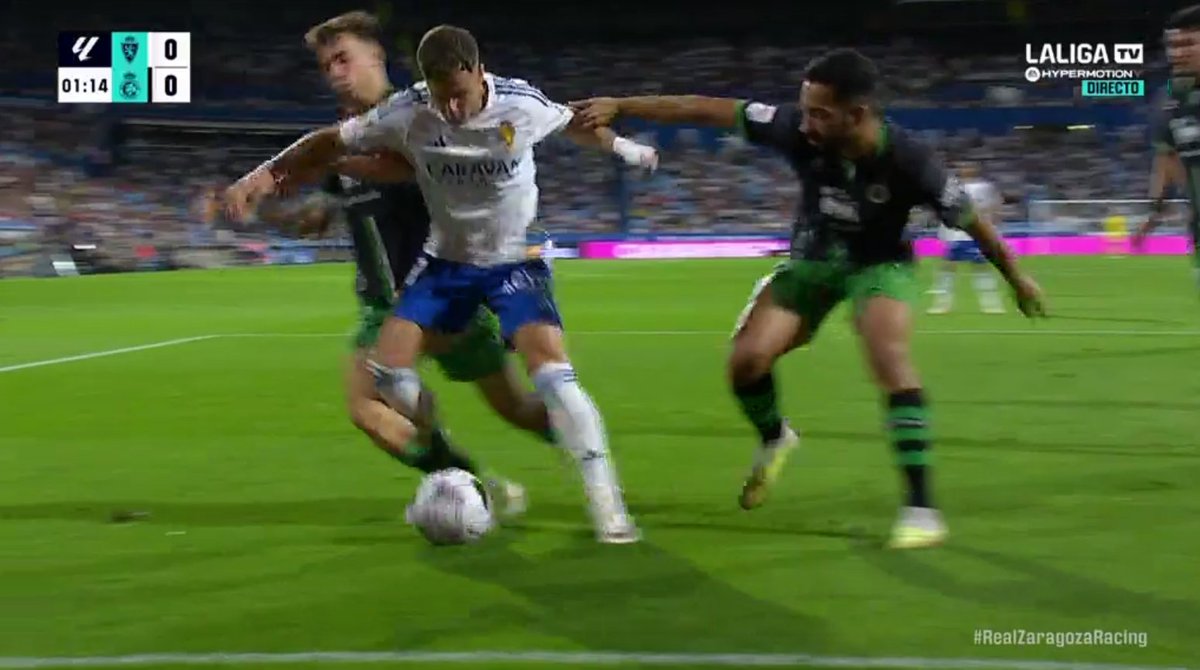 ArchivoVAR's tweet photo. 📺💥 El VAR llegó tarde al Real Zaragoza - Racing de Santander.

👉🏻 Saúl traba con las dos piernas a German Valera dentro del área.

▪️ Guzmán Mansilla, incomprensiblemente, no apreció la infracción y el VAR se lavó las manos.

❌ PENALTI MUY CLARO. https://t.co/OHuxEEL8Jg