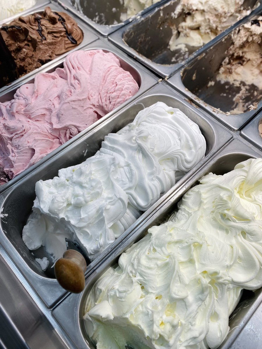 hernanvam's tweet photo. Quiero mostrarles este lugar donde tienen el helado italiano más delicioso que probé hasta ahora. Increíble el sabor de limón cremoso que preparan acá. Otros sabores geniales: pistacho, chocolate suizo y maní. 24 sabores a elección. 
📍 Sotto Zero. Planazo para el finde. https://t.co/Te0aTotnpO