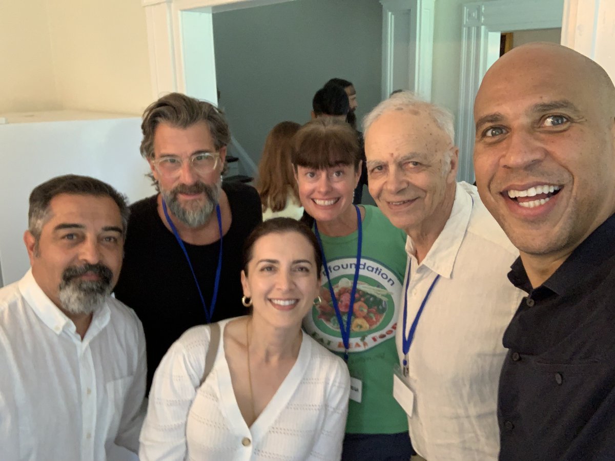 Phenomenal weekend at @myethoshealth Farm Days! Very impressed with @SenatorBooker's commitment to improving health with 'Food as Medicine' & supporting farmers. Excellent insights from @the_brain_docs, @richroll, @PeterSinger, & others! Looking forward to 2024! @PlantPoweredMNY