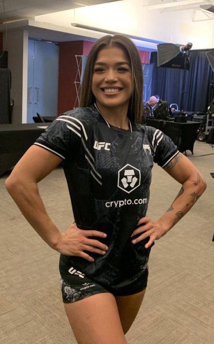mmababes_'s tweet photo. @TracyCortezmma 🇲🇽🇺🇲 #MMATwitter #NocheUFC https://t.co/8KtVWnffaZ