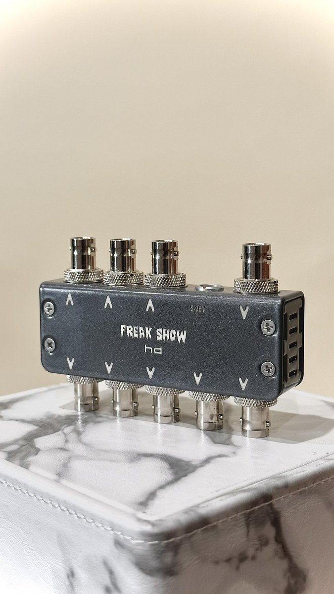 Freakshow_HD's tweet photo. Looking for new connection? Or 8… try out the powerful 1x8 Microsplit 4k 12G-SDI Reclocking DA #freakshow #freakshowhd #da #dit #vtr #filmmaking #videovillage https://t.co/MRjymv7h0m