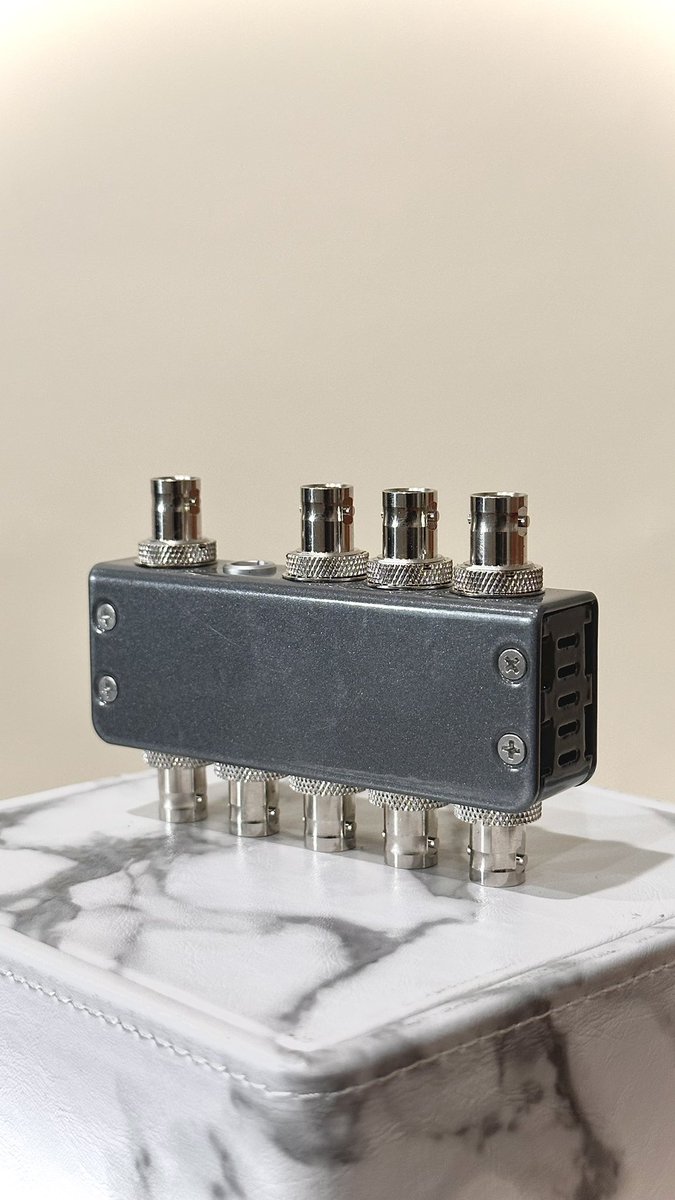 Freakshow_HD's tweet photo. Looking for new connection? Or 8… try out the powerful 1x8 Microsplit 4k 12G-SDI Reclocking DA #freakshow #freakshowhd #da #dit #vtr #filmmaking #videovillage https://t.co/MRjymv7h0m