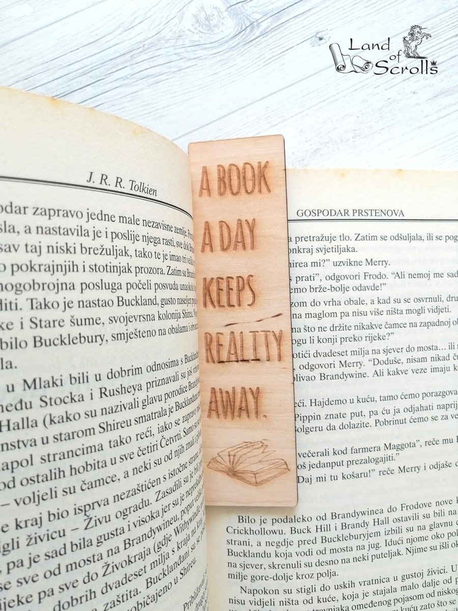 etsy.me/3Ql2KsK Izvor: <a href="/Etsy/">Etsy</a> 
Scroll Maps Etsy Shop
landofscrolls.etsy.com
#LandofScrolls #FantasyScrolls #bookmark #bestfantasymaps #OldMaps #MapMonday #Scroll #BookMaps #fantasy #Fiction #maps #fantasymap #MendasStudio #Bookish #bookstagram #bookshelf #BookLover