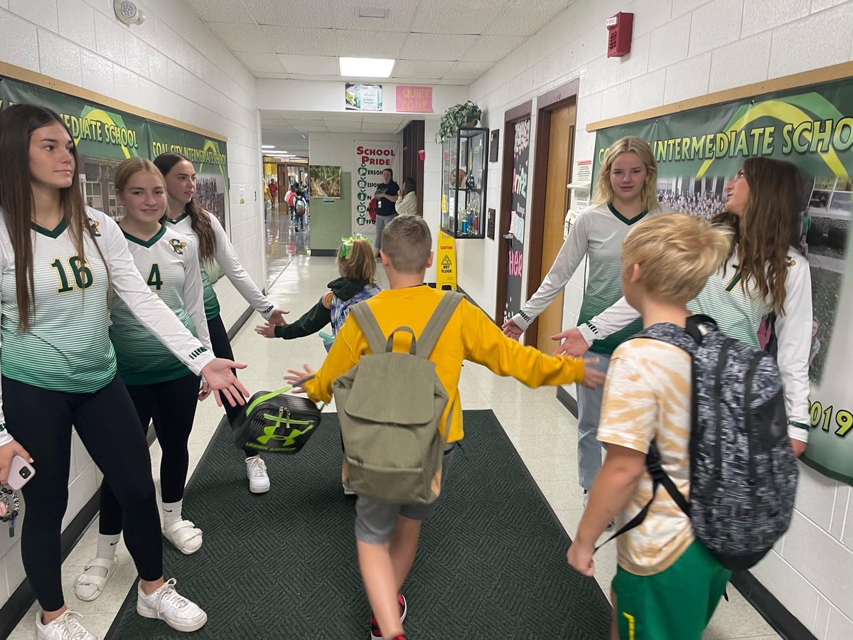 Thank you Varsity Coalers Volleyball🏐 players for greeting CCIS students this morning!