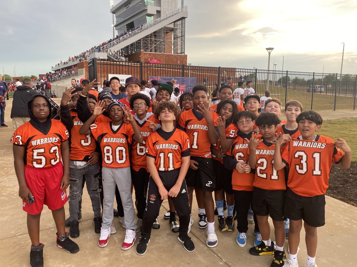 ManvelJH's tweet photo. Junior High Night! #hokahey #manvelhs https://t.co/sDd9zErVCs