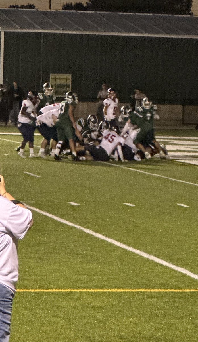 Piqua 21
Greenville 0
1015 to go in the 3rd quarter 

Burns on a 1 yard plunge.
#WeArePiqua