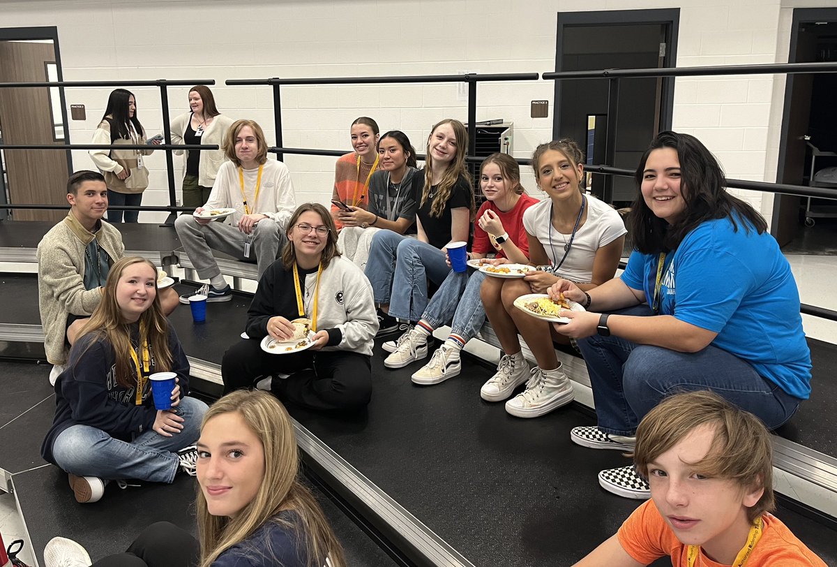 Lake Creek High School Choir tweet media